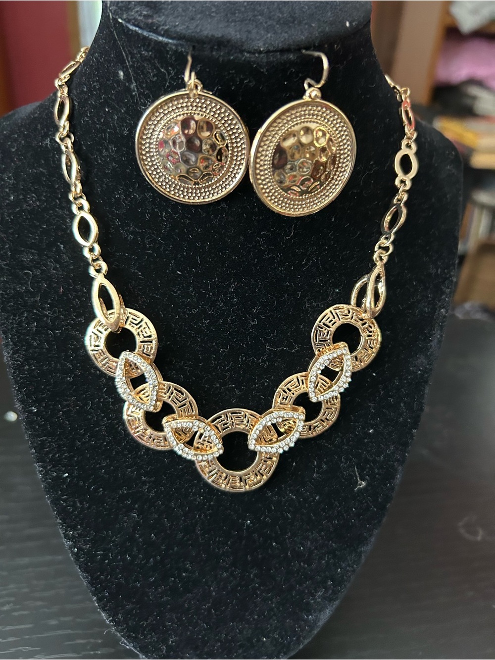 Gold-Tone Linked Circle Necklace & Earrings Set - Elegant Women Jewelry